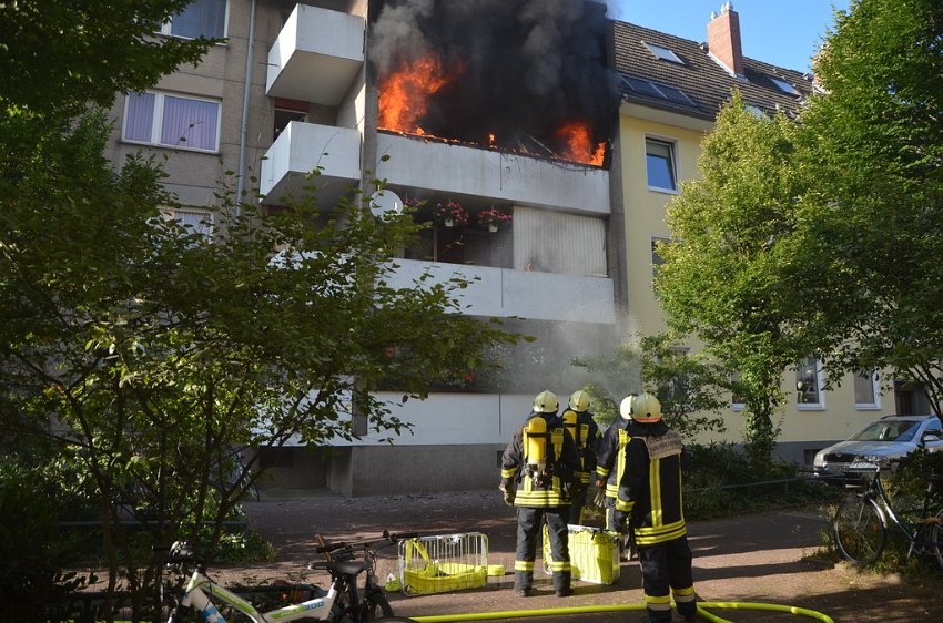 Feuer 2 Koeln Hoehenberg Muenchnerstr P045.JPG